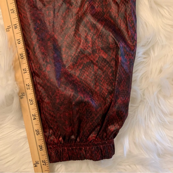 Nike NWT Python Snakeskin Lined Joggers Track Pants Women’s XS Red Wine Black - Picture 6 of 15